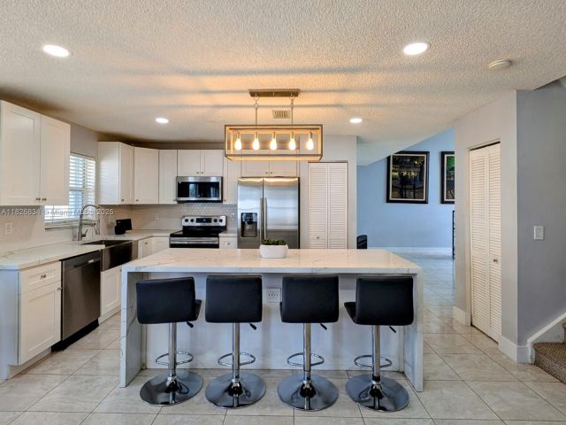 Продажа дома по адресу 335 SW 183rd Way - фото 6193533