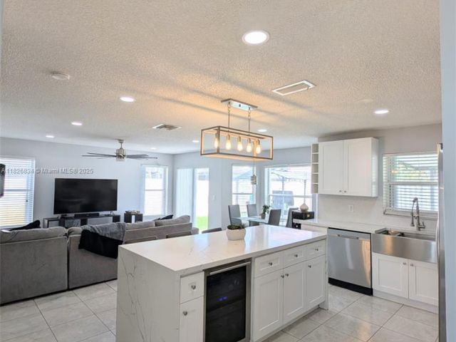 Продажа дома по адресу 335 SW 183rd Way - фото 6193535