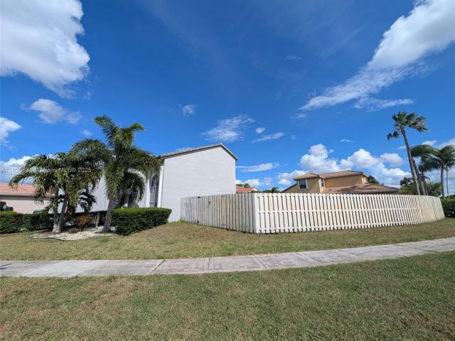 Продажа дома по адресу 335 SW 183rd Way - фото 6193536