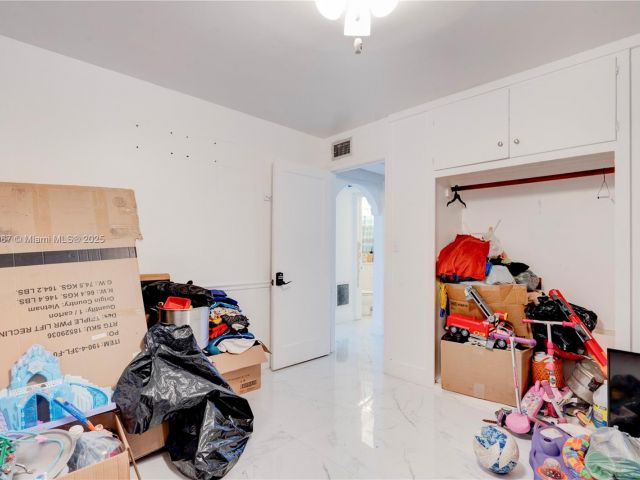 Продажа дома по адресу 13645 NW 3rd Ave - фото 6193735