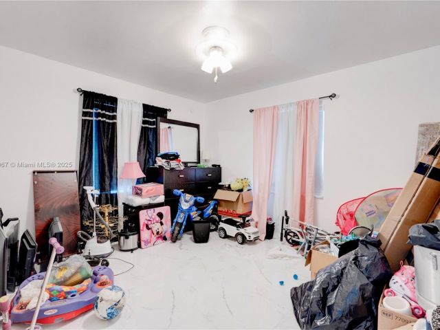 Продажа дома по адресу 13645 NW 3rd Ave - фото 6193736