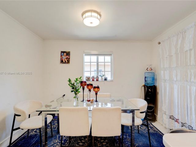 Продажа дома по адресу 13645 NW 3rd Ave - фото 6193747