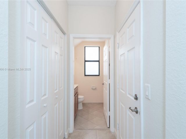 Дом в аренду по адресу 11510 NW 88th Ln 1 - фото 6195003