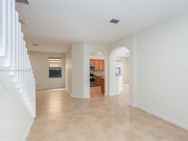 Дом в аренду по адресу 11510 NW 88th Ln 1 - фото 6195010