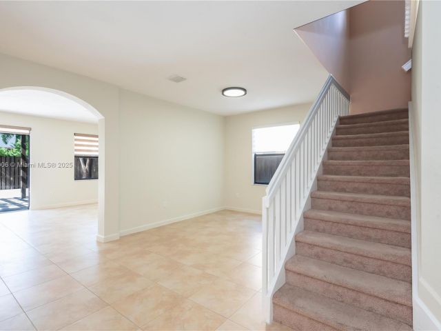 Дом в аренду по адресу 11510 NW 88th Ln 1 - фото 6195012