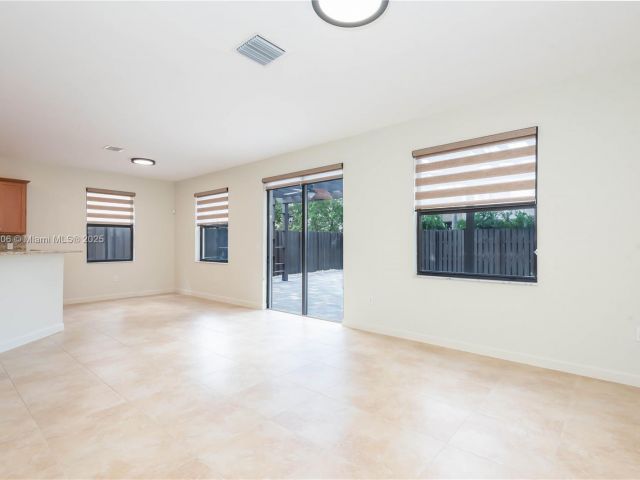 Дом в аренду по адресу 11510 NW 88th Ln 1 - фото 6195013