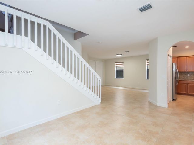 Дом в аренду по адресу 11510 NW 88th Ln 1 - фото 6195014