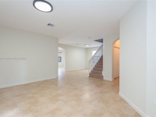 Дом в аренду по адресу 11510 NW 88th Ln 1 - фото 6195016