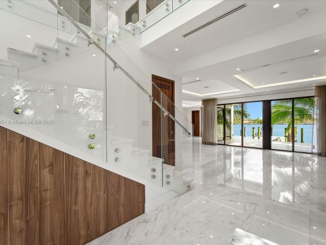 Продажа дома по адресу 1311 Stillwater Dr - фото 6195600