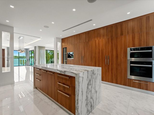 Продажа дома по адресу 1311 Stillwater Dr - фото 6195601