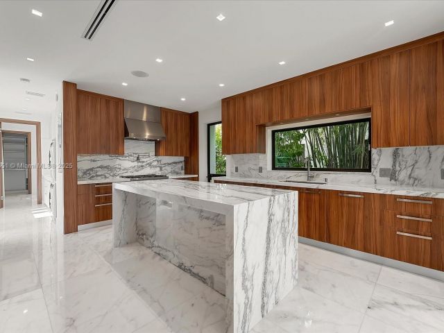 Продажа дома по адресу 1311 Stillwater Dr - фото 6195602