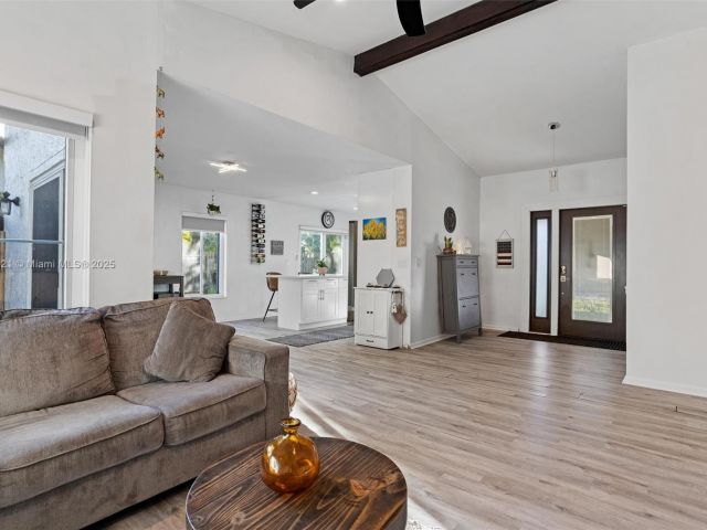 Продажа дома по адресу 50 Forest Cir - фото 6291086