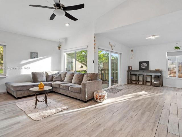 Продажа дома по адресу 50 Forest Cir - фото 6291088