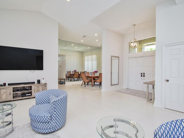 Продажа дома по адресу 11415 Boca Woods Lane - фото 6217418