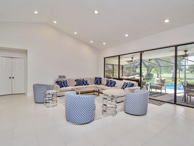 Продажа дома по адресу 11415 Boca Woods Lane - фото 6217420