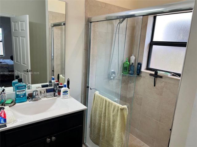 Продажа дома по адресу 134 NE 23rd Ter - фото 6200456