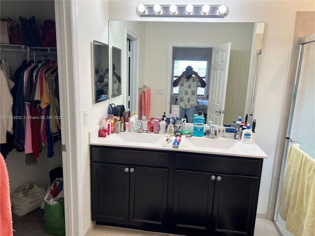 Продажа дома по адресу 134 NE 23rd Ter - фото 6200457