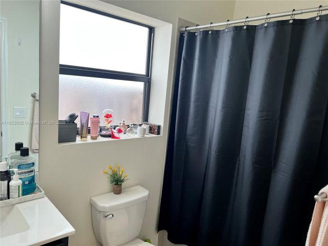 Продажа дома по адресу 134 NE 23rd Ter - фото 6200459