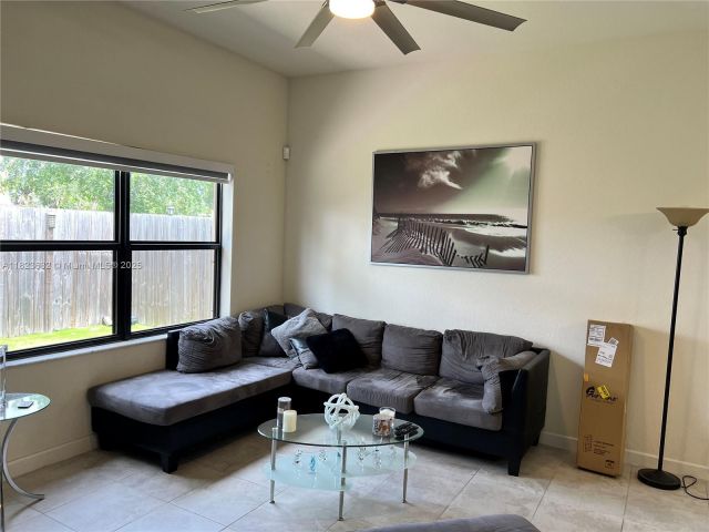 Продажа дома по адресу 134 NE 23rd Ter - фото 6200463