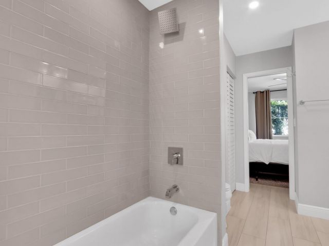 Продажа дома по адресу 1869 NE 15th Ave 1869 - фото 6195984