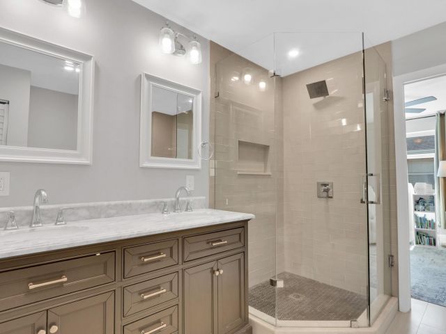 Продажа дома по адресу 1869 NE 15th Ave 1869 - фото 6195985