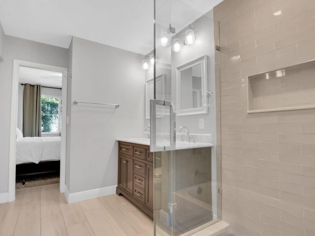 Продажа дома по адресу 1869 NE 15th Ave 1869 - фото 6195986