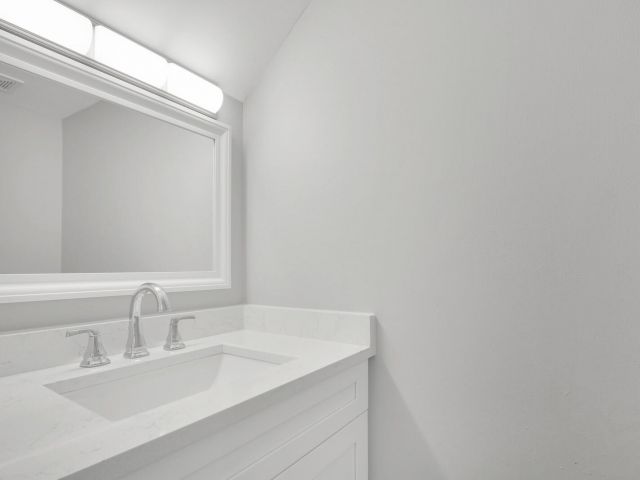 Продажа дома по адресу 1869 NE 15th Ave 1869 - фото 6195987