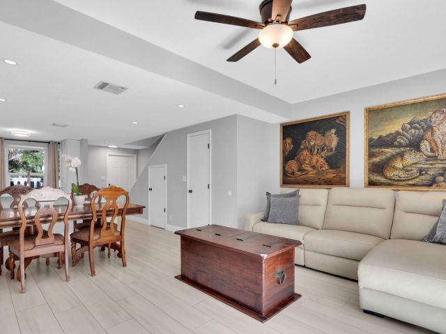 Продажа дома по адресу 1869 NE 15th Ave 1869 - фото 6195990