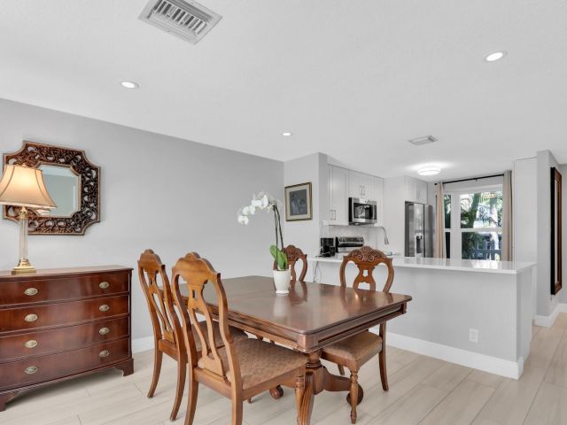 Продажа дома по адресу 1869 NE 15th Ave 1869 - фото 6195992