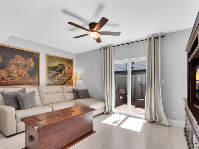 Продажа дома по адресу 1869 NE 15th Ave 1869 - фото 6195994