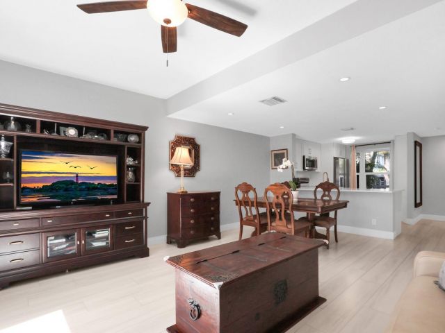 Продажа дома по адресу 1869 NE 15th Ave 1869 - фото 6195995