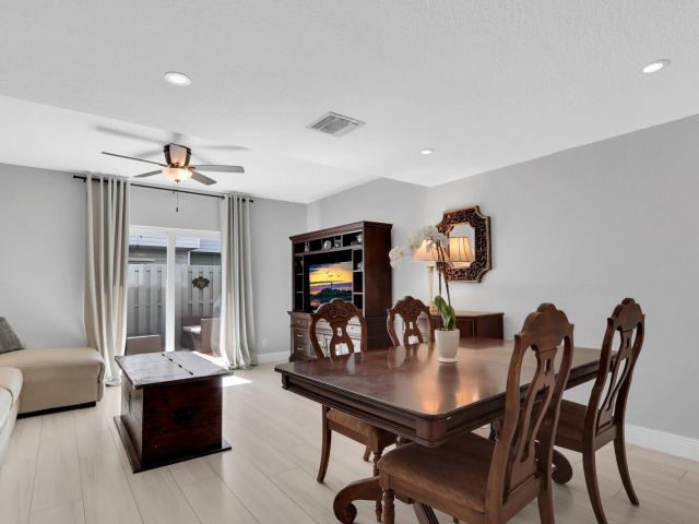 Продажа дома по адресу 1869 NE 15th Ave 1869 - фото 6195996