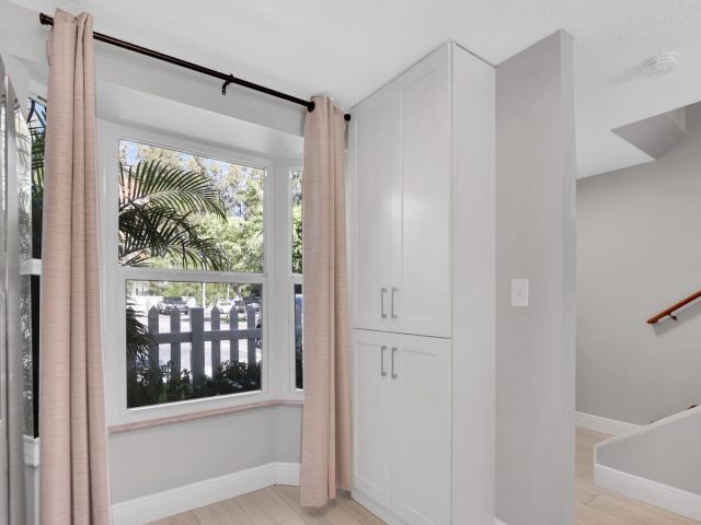 Продажа дома по адресу 1869 NE 15th Ave 1869 - фото 6195997