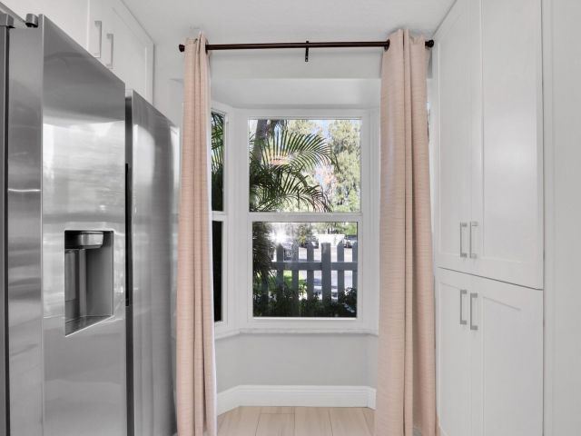 Продажа дома по адресу 1869 NE 15th Ave 1869 - фото 6195998