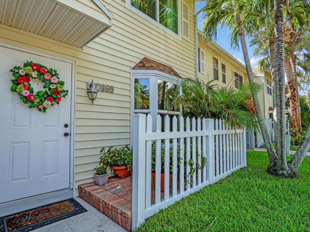 Продажа дома по адресу 1869 NE 15th Ave 1869 - фото 6196002