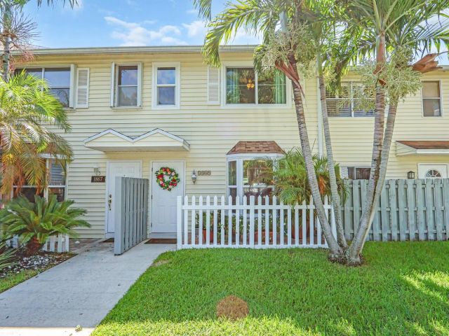 Продажа дома по адресу 1869 NE 15th Ave 1869 - фото 6196003