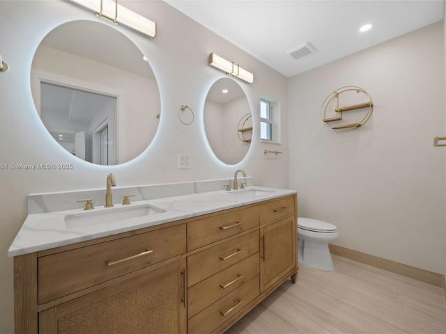 Продажа дома по адресу 1617 Washington St - фото 6233590