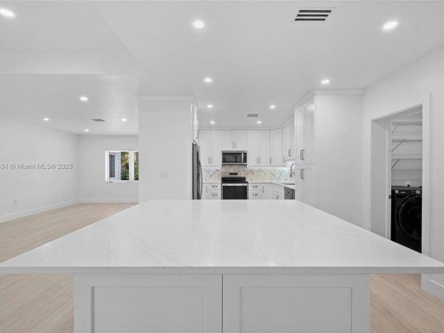 Продажа дома по адресу 1617 Washington St - фото 6233602