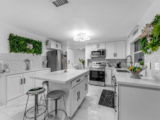 Продажа дома по адресу 942 NW 133rd Ct - фото 6197287