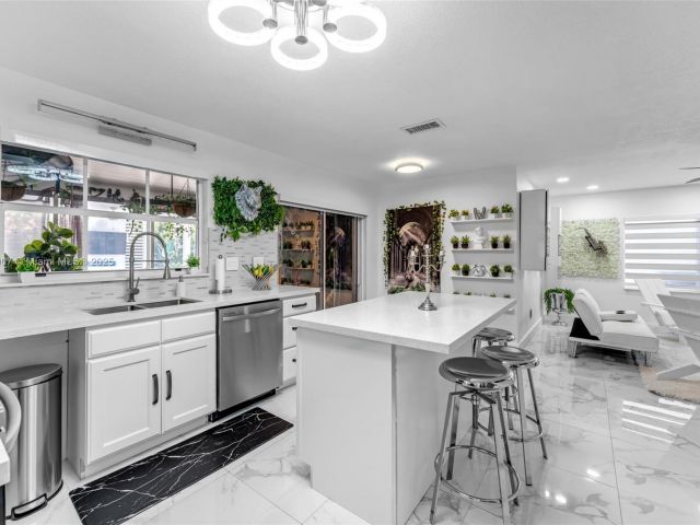 Продажа дома по адресу 942 NW 133rd Ct - фото 6197289