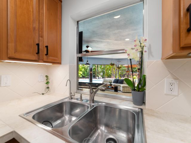 Продажа дома по адресу 1721 SW 9th Street - фото 6217472