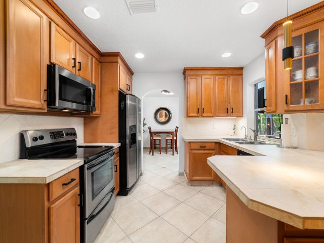 Продажа дома по адресу 1721 SW 9th Street - фото 6217474