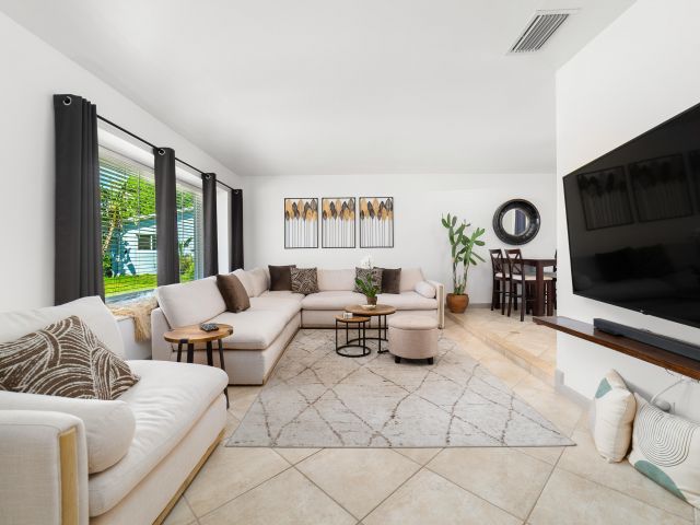 Продажа дома по адресу 1721 SW 9th Street - фото 6217477