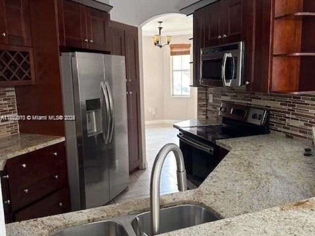 Дом в аренду по адресу 11362 SW 137th Pl 11362 - фото 6197492