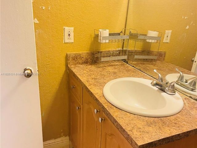 Продажа дома по адресу 1905 NW 155th St - фото 6201075