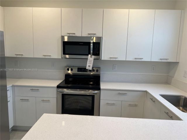 Продажа дома по адресу 2329 NW 122nd Ter . - фото 6197399