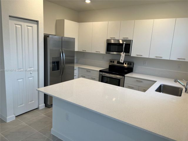 Продажа дома по адресу 2329 NW 122nd Ter . - фото 6197401