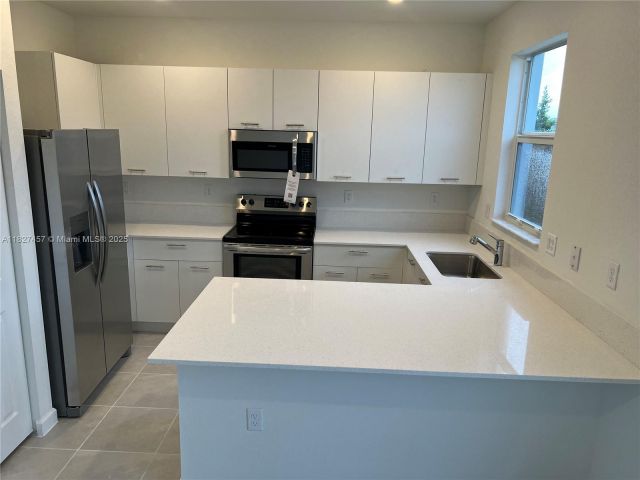 Продажа дома по адресу 2329 NW 122nd Ter . - фото 6197402