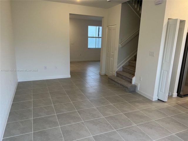 Продажа дома по адресу 2329 NW 122nd Ter . - фото 6197408