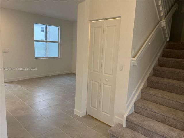 Продажа дома по адресу 2329 NW 122nd Ter . - фото 6197409